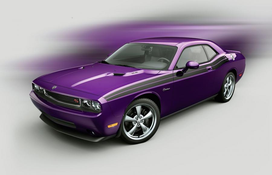  Dodge Challenger R/T Classic Plum Crazy White Stripe 2010 года  (фото 2 из 2)
